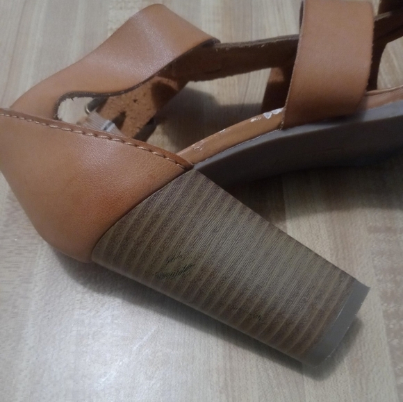 Report Tan Strappy Heels - Picture 9 of 11